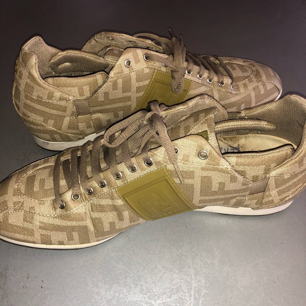 Men’s 💯 Fendi Sneaker